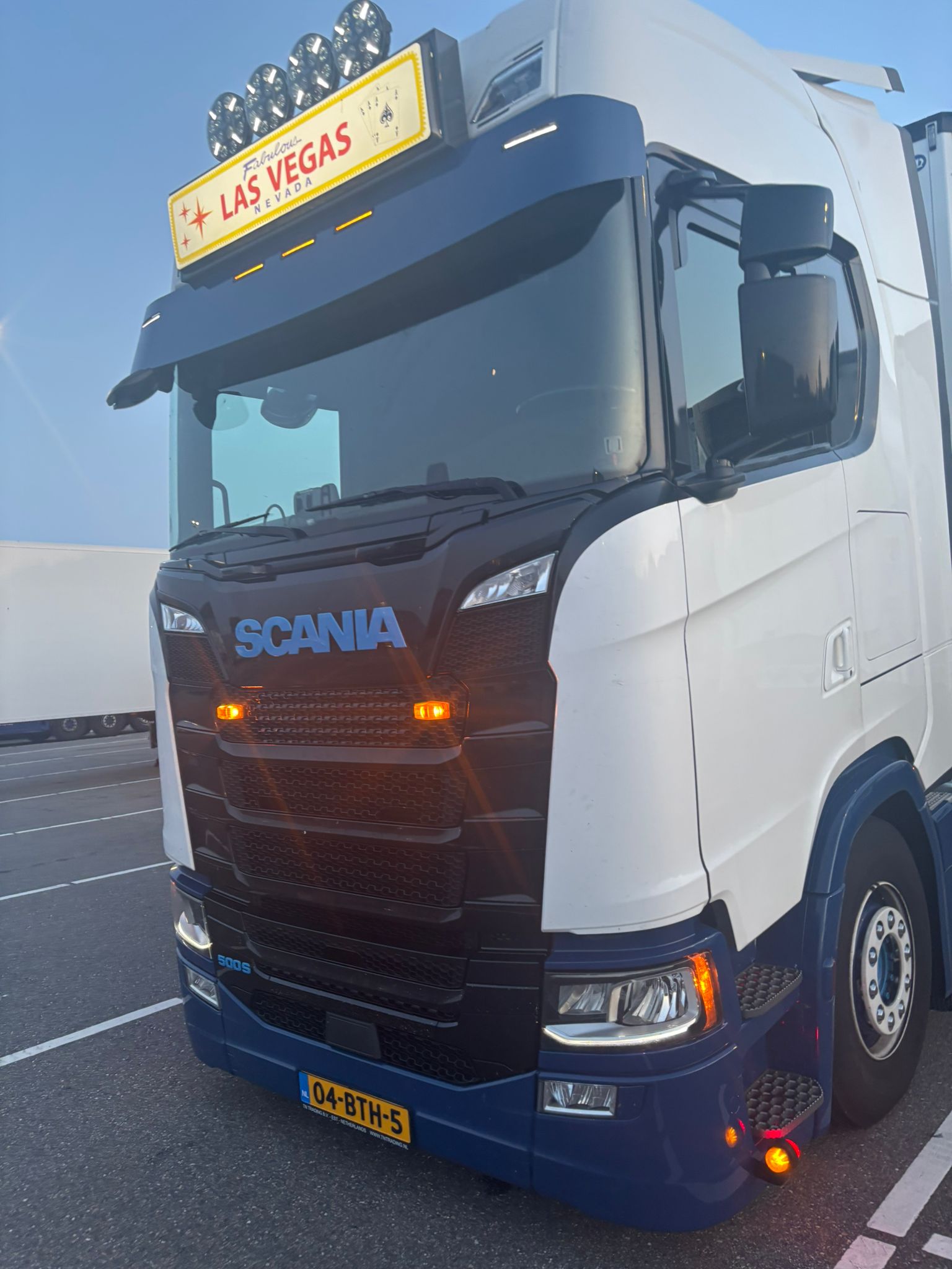 Scania met koeloplegger